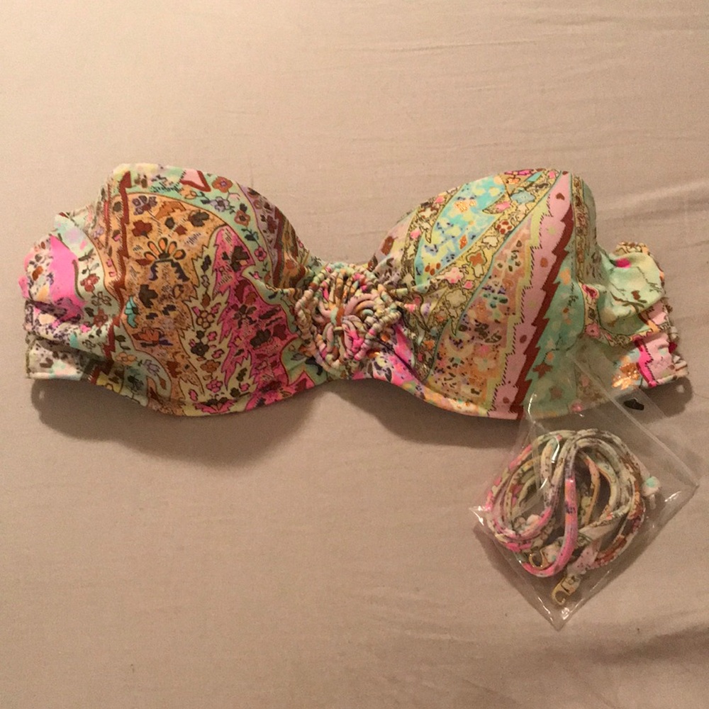 NWOT Victoria’s Secret strappy swim top 32B